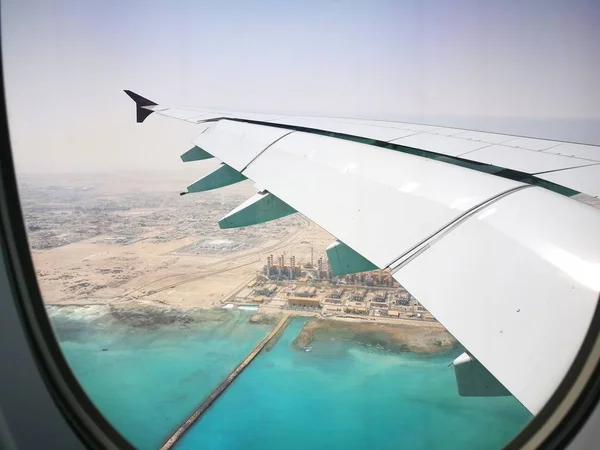 Doha, Qatar, is 17 maart 2017 vliegen met Qatar airways op Hamad International Airport de internationale luchthaven van Doha — Stockfoto
