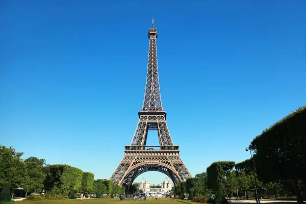 A bela Torre Eiffel em Paris, França — Fotografia de Stock