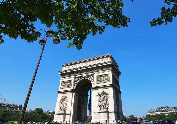 Paris , France  : June 18,2017 :The Arc de Triomphe is  the most famous monuments in Paris — Stock Photo, Image