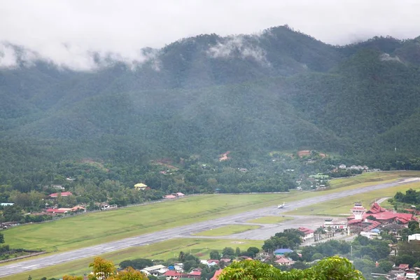 La vue panoramique de la ville de Wat Phrathat Doi Kongmu Point de vue Mae hong son, Thaïlande — Photo