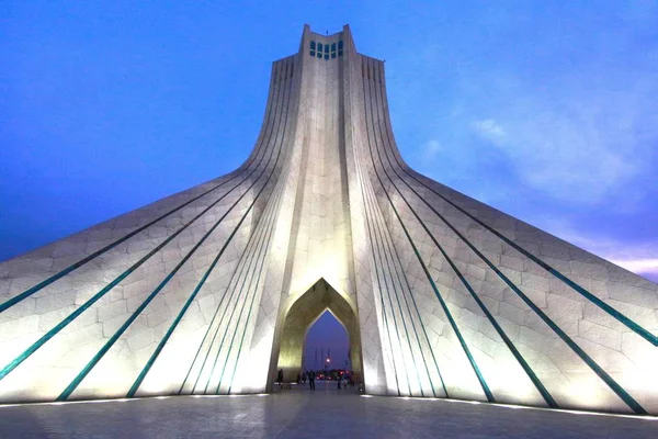 Azadi tornyot található Azadi Square, Teherán, Irán — Stock Fotó
