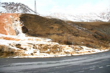 Tiflis, Gürcistan'daki Gürcü askeri otoyol güzel manzaraya