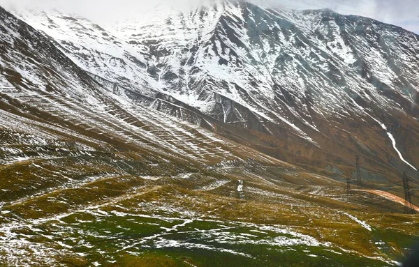 La belle vue sur la route militaire géorgienne à Tbilissi, Géorgie — Photo