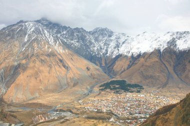 Mount Kazbek Kazbegi Georgia bölgesinde bulunan Kafkasya büyük dağlar biridir
