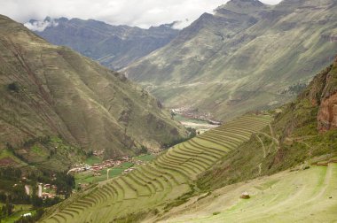 Pisac, Peru 'daki İnkalar' ın Kutsal Vadisi 'nde yer alan bir Peru köyüdür.