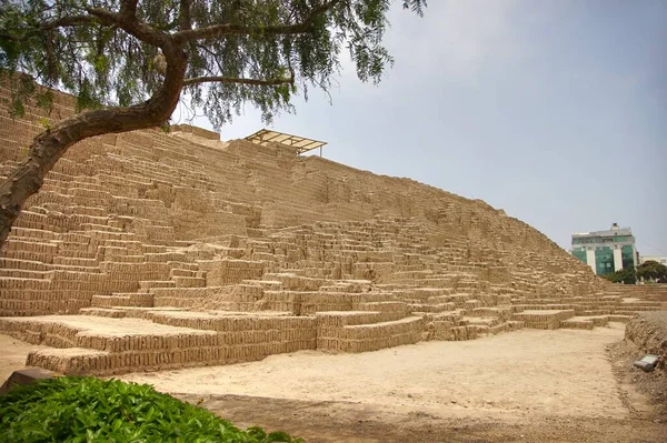 Huaca Pucllana Est Une Grande Pyramide Adobe Argile Située Dans Images De Stock Libres De Droits