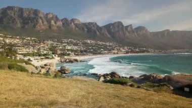 Kamp Koyu Güney Afrika 'nın Cape Town şehrinde popüler bir turizm merkezidir.