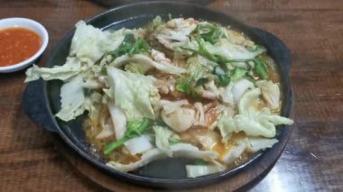 Stire Fried Sukiyaki ve domuz eti.