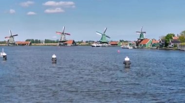 Zaanse Schans, Hollanda 'nın popüler turistik merkezlerinden biridir.