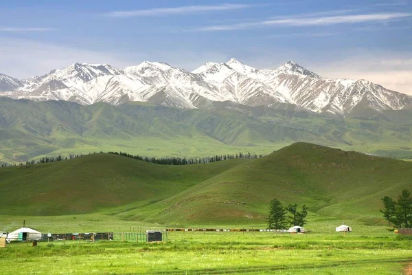 Die Schöne Landschaft Mit Dem Tian Shan Gebirge Bei Naryn Stockfoto