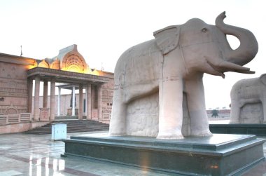  Ambedkar Memorial Park halka açık bir parktır ve Lucknow, uttar pradesh, Hindistan 'da bir anıttır..