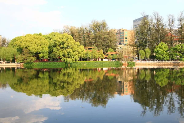 Парк Green Lake Куньмине Провинция Юньнань Китай — стоковое фото