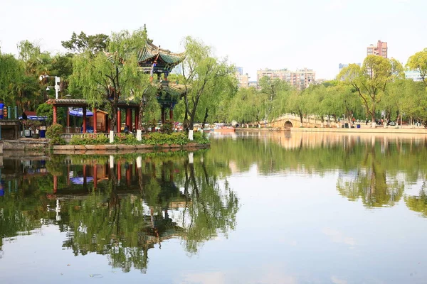 Kunming 'deki Yeşil Göl Parkı, Yunnan ili, Çin