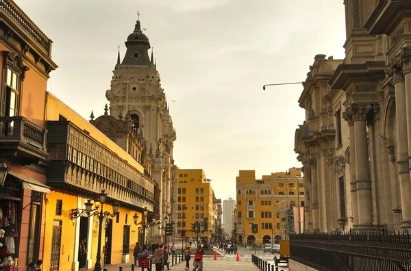 2019年12月5日 秘鲁利马大教堂座落在利马市中心的市长广场 — 图库照片