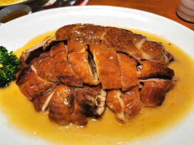 Singapur 'da ünlü bir restoranda kızarmış ördek.