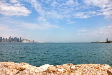 Doha, Katar 15 Kasım 2018 Doha Limanı manzarası, İslam Sanatları Müzesi Katarı 