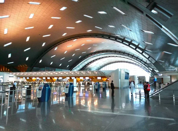 Doha Qatar Mars 2017 Aéroport International Hamad Est Aéroport International Images De Stock Libres De Droits