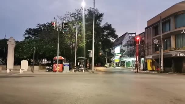 Chiangmai Таїланд Травня 2020 Traffic Three Kings Monument Square Chiang — стокове відео
