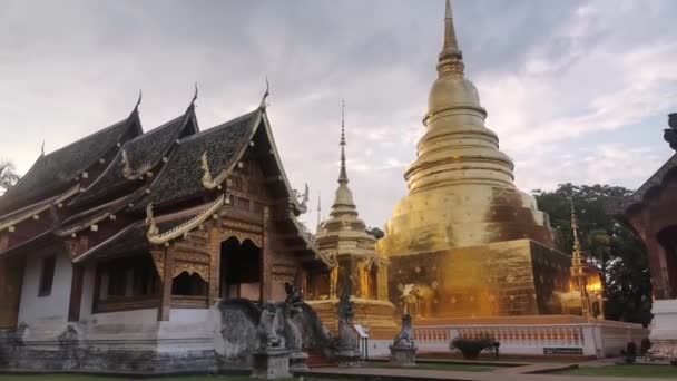 Solnedgång Vid Fasad Tempel Chiang Mai Thailand — Stockvideo