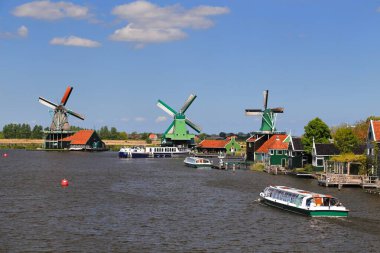 Zaanse Schans, Hollanda 'nın popüler turistik merkezlerinden biridir.