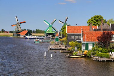 Zaanse Schans, Hollanda 'nın popüler turistik merkezlerinden biridir.