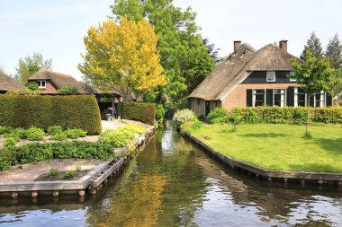 Giethoorn Hollanda 'nın Overijssel şehrinde yer alan Hollanda Venedik' i olarak adlandırılır.