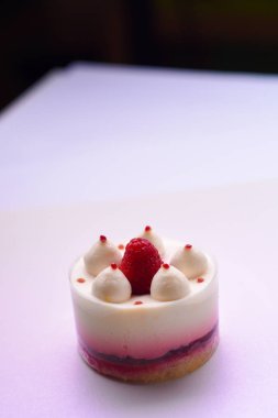 Ahududu ile lezzetli pasta