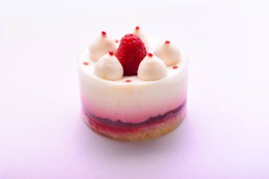 Ahududu ile lezzetli pasta