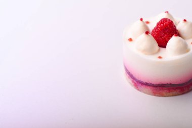 Ahududu ile lezzetli pasta