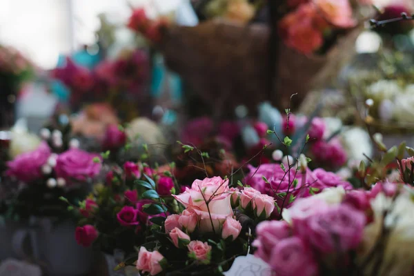 Composição Floral Bonita Moderna Com Rosas Rosa Eucalipto Mercado Flores — Fotografia de Stock