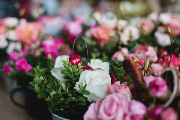 Composição Floral Bonita Moderna Com Rosas Rosa Eucalipto Mercado Flores — Fotografia de Stock