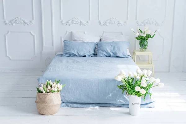 Zartes Interieur Eines Schlafzimmers Blautönen Mit Körben Und Vasen Mit — Stockfoto