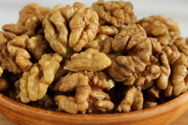 plaka üzerinde ceviz ahşap bir pansiyondur