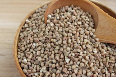 Ahşap arka plan üzerinde bir daire içinde buğday