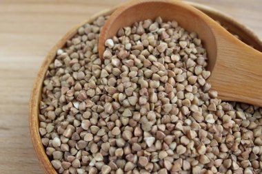 Ahşap arka plan üzerinde bir daire içinde buğday