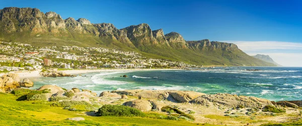 Panorama de Camps Bay en Ciudad del Cabo, Sudáfrica —  Fotos de Stock