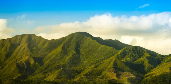 Noumea dağlarda günbatımı — Stok fotoğraf