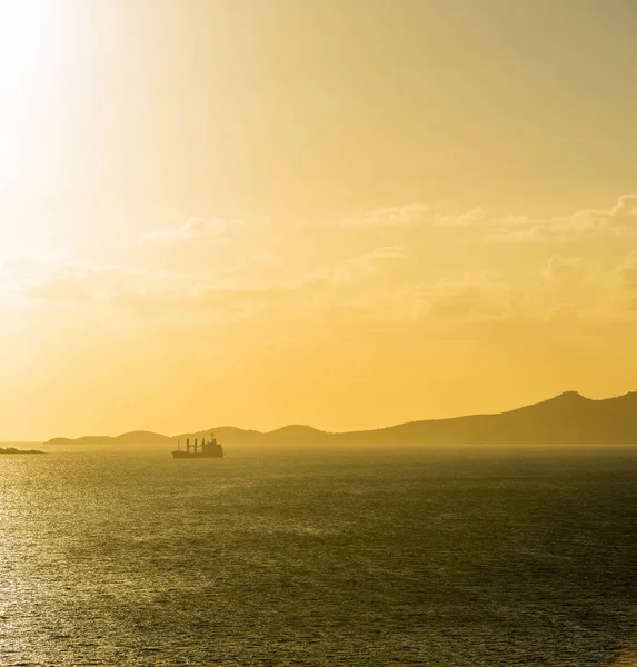 Loď při západu slunce — Stock fotografie