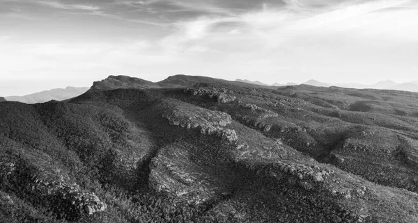 Montañas australianas blanco y negro —  Fotos de Stock