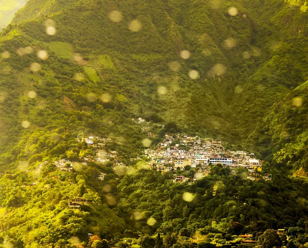 Santa Cruz lago Atitlán spray de agua — Foto de Stock