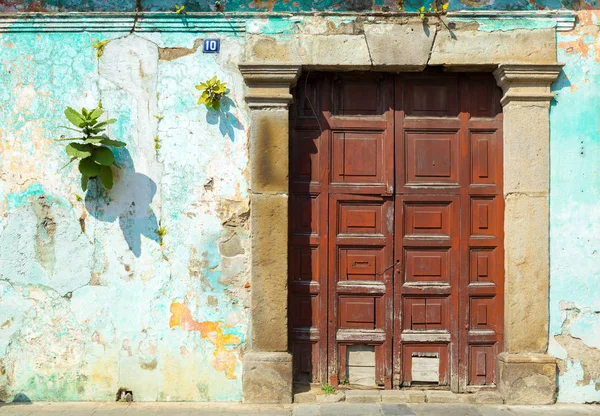 Porta de madeira Antigua Guatemala — Fotografia de Stock