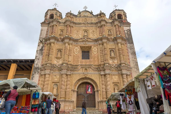 Барочный фасад церкви Санто-Доминго — стоковое фото