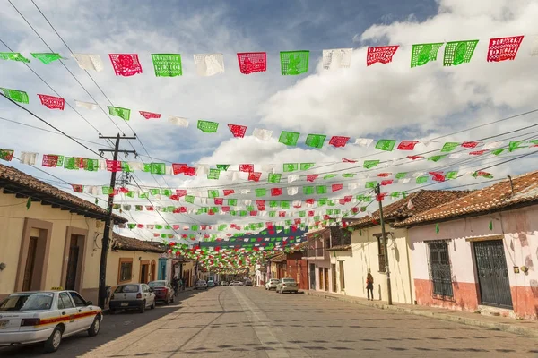 Σαν Κριστόμπαλ Μεξικό Νοεμβρίου Αγνώστων Ατόμων Έναν Ήσυχο Δρόμο Πολύχρωμα — Φωτογραφία Αρχείου