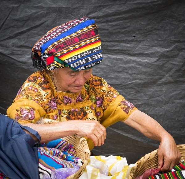 San Juan Ostuncalco Guatemala Června Mayské Žena Tradičním Kroji Prodej — Stock fotografie