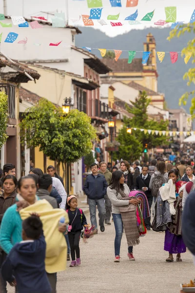 San Cristobal Mexiko Listopadu Neznámí Lidé Vedors Rušné Ulici Listopadu — Stock fotografie