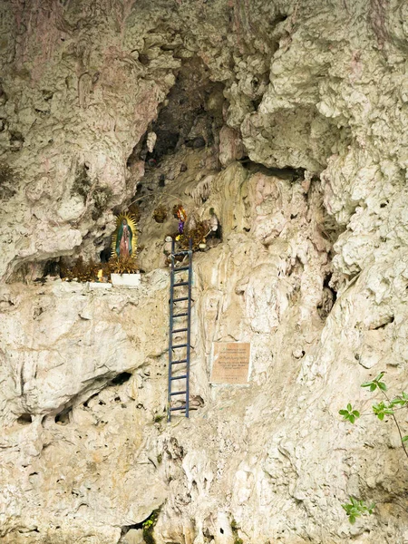Schrein in der Höhle der Farben Sumidero Canyon Mexico — Stockfoto