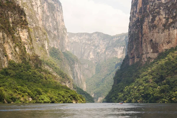 Bateaux Excursion Touristes Voyagent Travers Sumidero Canyon Chiapas Mexique — Photo