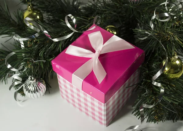 ağacın altında bir hediye