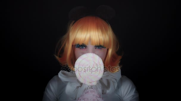 4 k Halloween Shot van Doll Make-up vrouw met Lollipop — Stockvideo