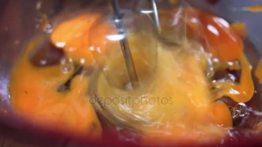 4k pasta Baker karıştırma yumurta ve diğer maddeler